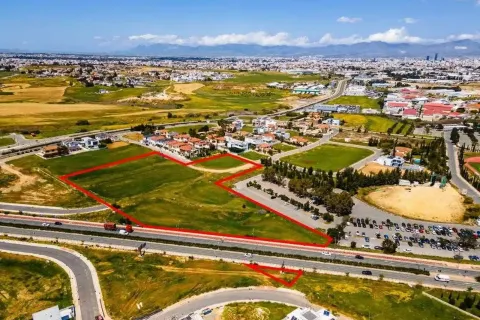 18200m² Land en Strovolos, Cyprus No. 43857 1