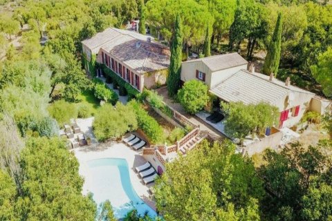 19 dormitorios Commercial property en Grimaud, France No. 68198 2