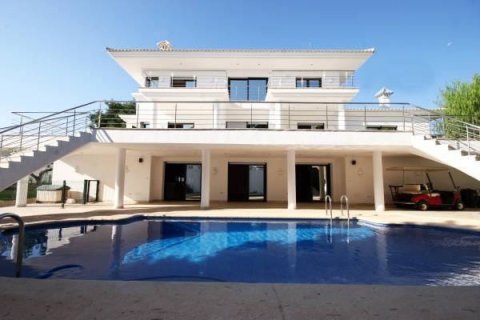 4 bedrooms Villa in Villamartin, Spain No. 25095 1