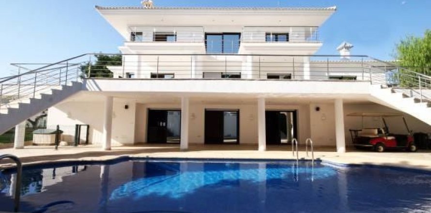 4 bedrooms Villa in Villamartin, Spain No. 25095