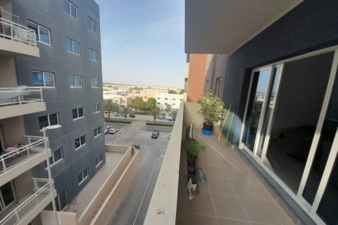 3 dormitorios Apartment en Al Reef, UAE No. 10502 2