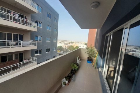 3 dormitorios Apartment en Al Reef, UAE No. 10502 11