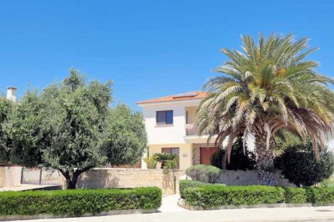 4 bedrooms House in Pissouri, Cyprus No. 29208 1