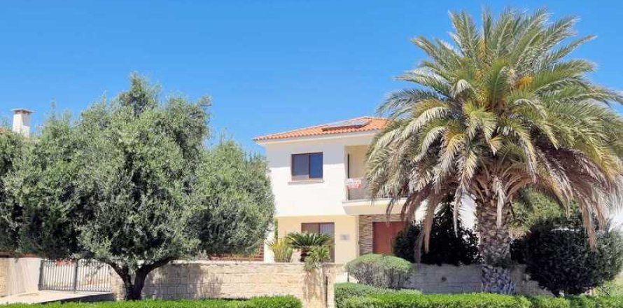 4 bedrooms House in Pissouri, Cyprus No. 29208