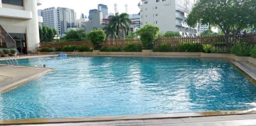 3 bedrooms Condo  in Bangkok, Thailand No. 469