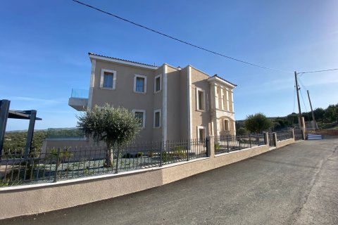 5 bedrooms Villa in Paphos, Cyprus No. 38097 7