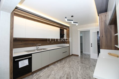 4+1 Apartment in Ankara, Turkey No. 11963 13