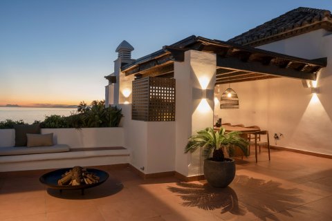 2 dormitorios Penthouse en Estepona, Spain No. 27366 1