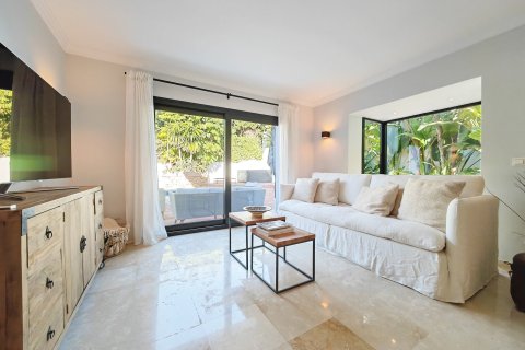 4 bedrooms Villa in Marbella, Spain No. 27325 6