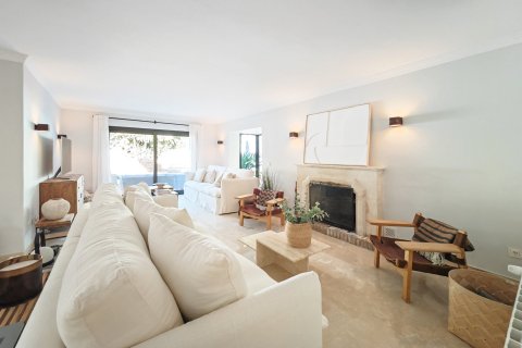 4 bedrooms Villa in Marbella, Spain No. 27325 5