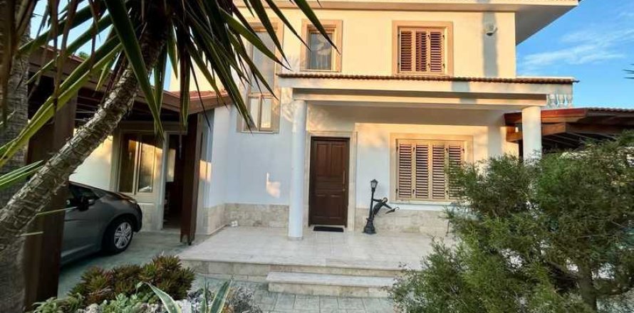 3 bedrooms House in Pervolia, Cyprus No. 65338