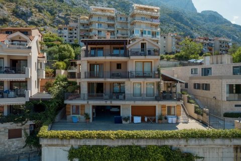 6 bedrooms Villa in Kotor, Montenegro No. 66960 2