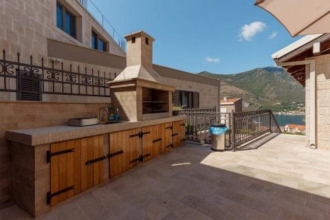 6 bedrooms Villa in Kotor, Montenegro No. 66960 20