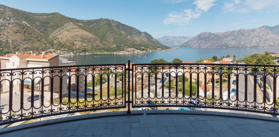 6 bedrooms Villa in Kotor, Montenegro No. 66960