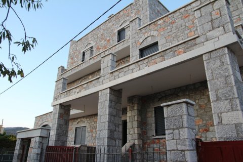 3 bedrooms Villa in Athens, Greece No. 50188 2