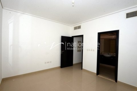 4 bedrooms Villa in Abu Dhabi, UAE No. 3989 6