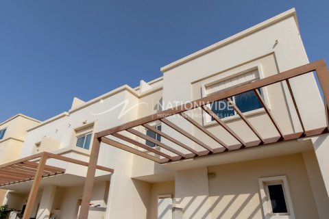 4 dormitorios Villa en Abu Dhabi, UAE No. 3989 1