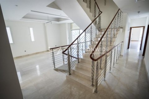 6 bedrooms Villa in Abu Dhabi, UAE No. 3998 11