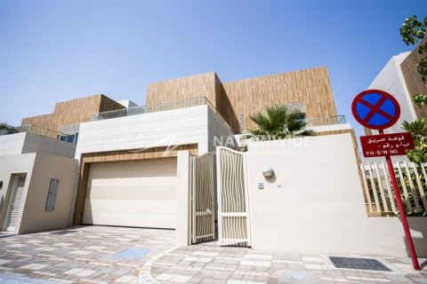 6 bedrooms Villa in Abu Dhabi, UAE No. 3998 18