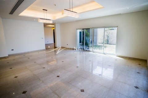 6 bedrooms Villa in Abu Dhabi, UAE No. 3998 5