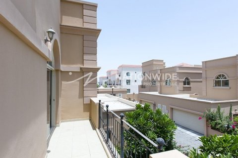 4 bedrooms Villa in Abu Dhabi Gate City, UAE No. 4000 1