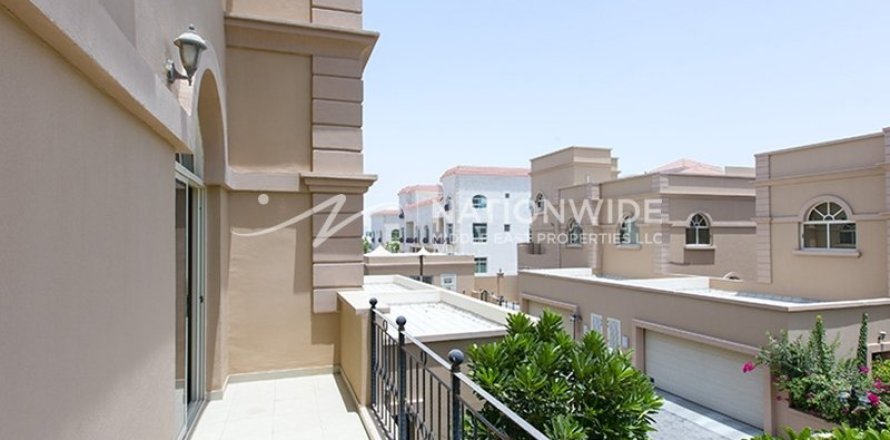 4 dormitorios Villa en Abu Dhabi Gate City, UAE No. 4000