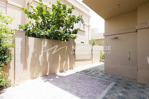 4 bedrooms Villa in Abu Dhabi Gate City, UAE No. 4000 2