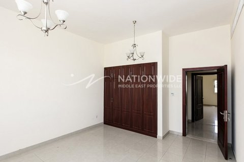 4 bedrooms Villa in Abu Dhabi Gate City, UAE No. 4000 8