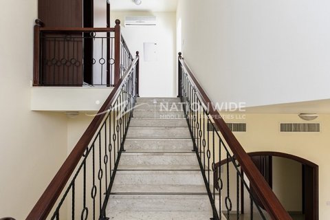 4 bedrooms Villa in Abu Dhabi Gate City, UAE No. 4000 9