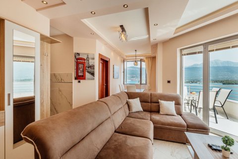 2 chambres Appartement à Tivat, Montenegro No. 66766 11