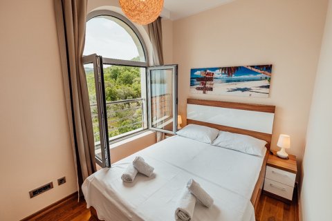 2 chambres Appartement à Tivat, Montenegro No. 66766 28