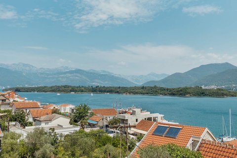 2 chambres Appartement à Tivat, Montenegro No. 66766 5