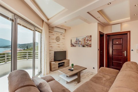 2 chambres Appartement à Tivat, Montenegro No. 66766 21