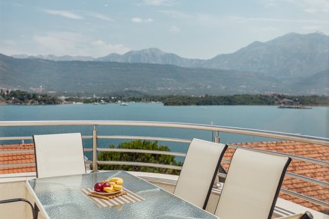 2 chambres Appartement à Tivat, Montenegro No. 66766 26