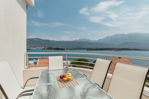 2 chambres Appartement à Tivat, Montenegro No. 66766 19