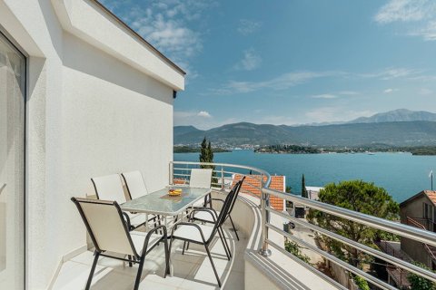 2 chambres Appartement à Tivat, Montenegro No. 66766 6