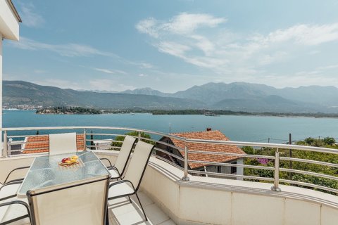 2 chambres Appartement à Tivat, Montenegro No. 66766 1