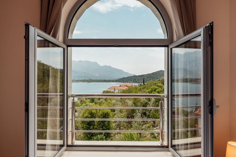 2 chambres Appartement à Tivat, Montenegro No. 66766 12