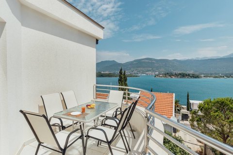 2 chambres Appartement à Tivat, Montenegro No. 66766 10