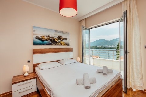 2 bedrooms Apartment in Tivat, Montenegro No. 66766 30