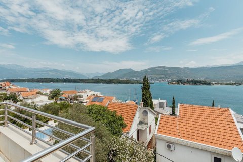 2 chambres Appartement à Tivat, Montenegro No. 66766 4