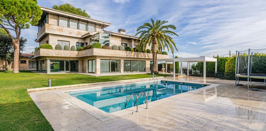 6 dormitorios House en Castelldefels, Spain No. 26455