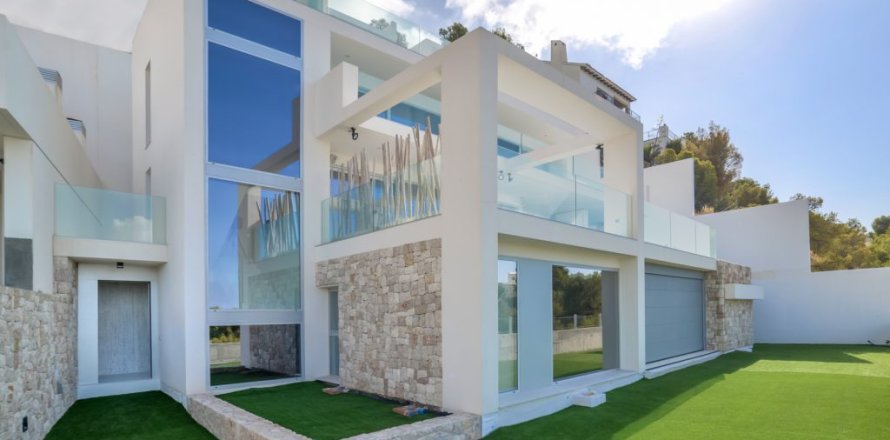 4 bedrooms Villa in Altea, Spain No. 26004