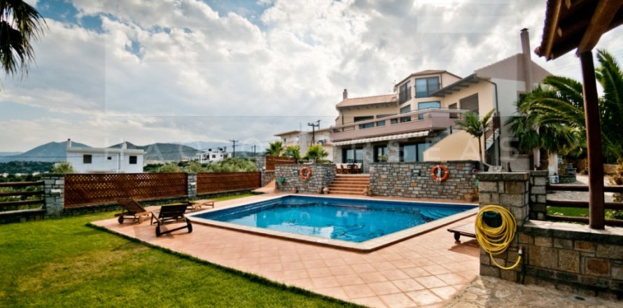 4 bedrooms Villa in Crete, Greece No. 70558