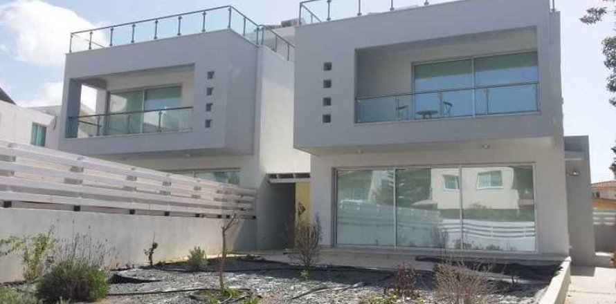 4 bedrooms House in Paphos, Cyprus No. 29400