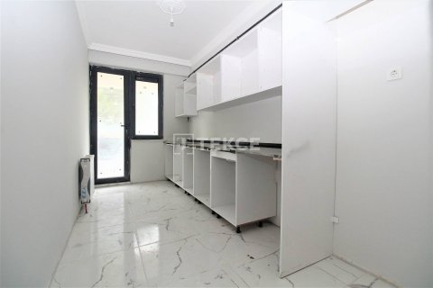 5+1 Apartment in Cinarcik, Turkey No. 11758 7