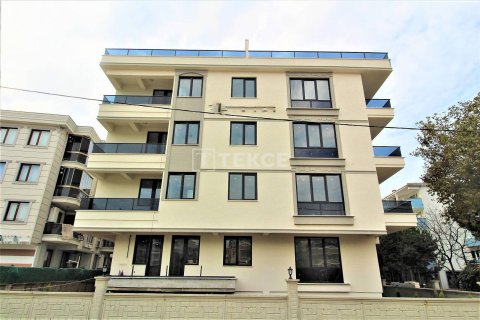 5+1 Apartment in Cinarcik, Turkey No. 11758 1