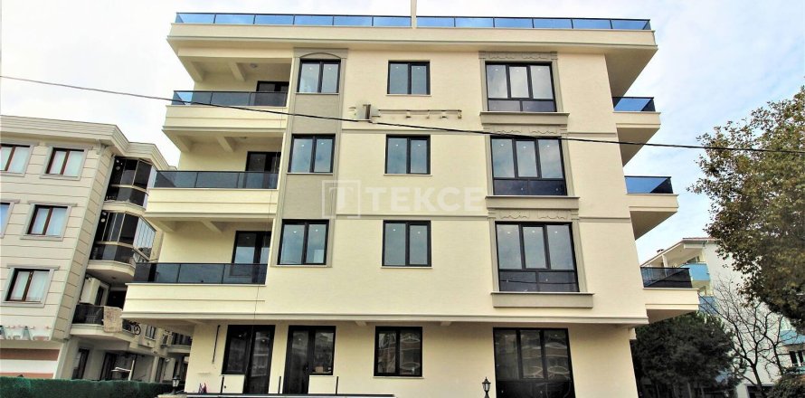 5+1 Apartment in Cinarcik, Turkey No. 11758