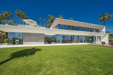 5 bedrooms Villa in Cannes, France No. 67316 1