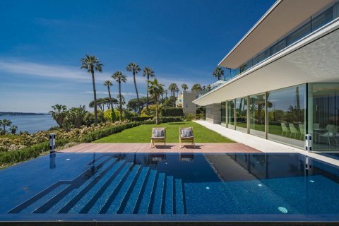 5 bedrooms Villa in Cannes, France No. 67316 2